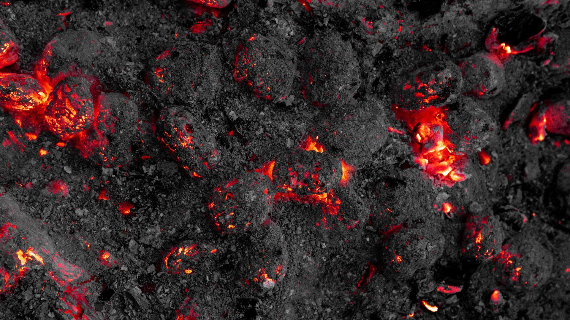 A high angle shot of a heated volcano in the process of eruption, vulcão, lava, vulcano