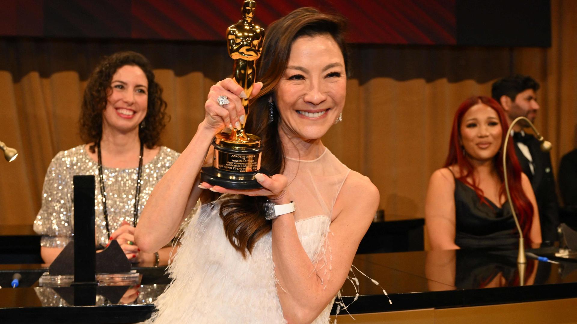 Michelle Yeoh foi a primeira asiática a ganhar o Óscar de Melhor Atriz Principal.