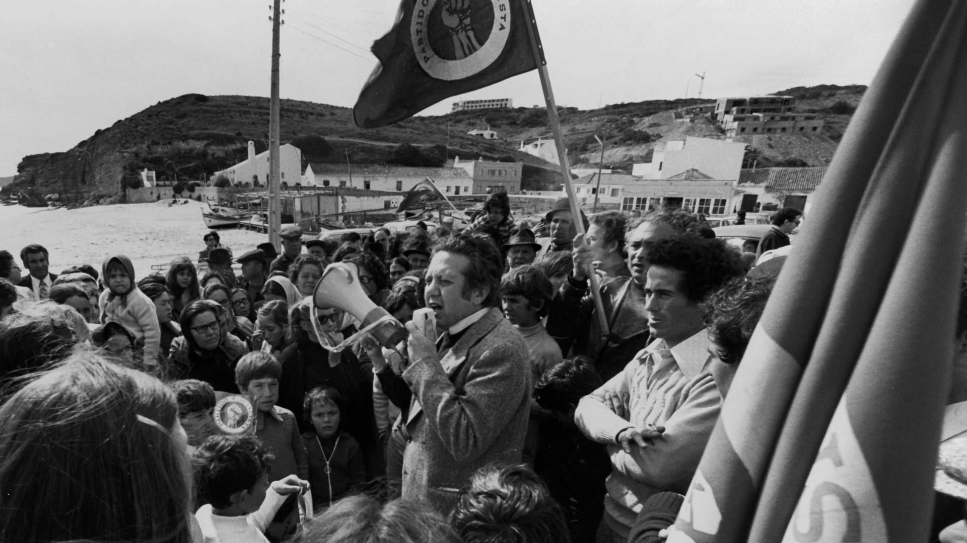 Mário Soares em campanha para as eleições para a Assembleia Constituinte, em Faro, março de 1975.