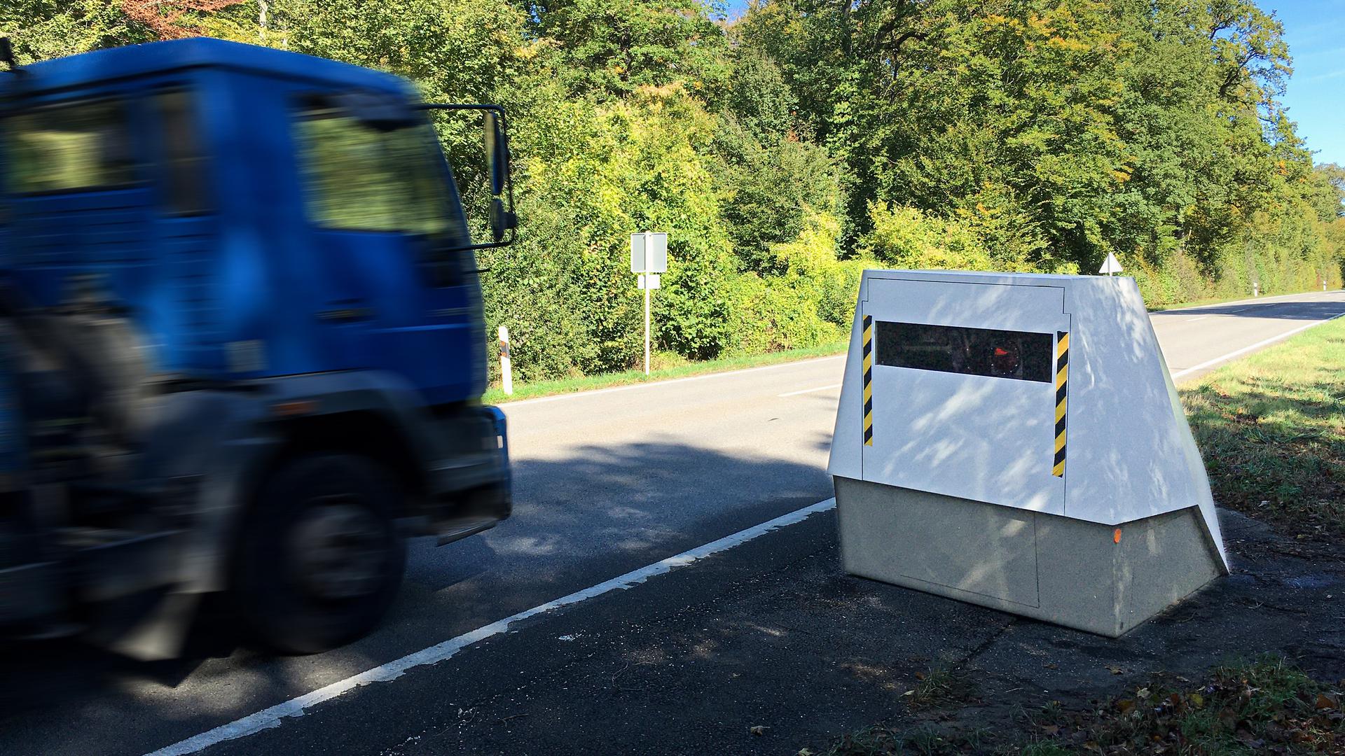 O radar de construção pode ser confundido com equipamento ou materiais de construção à distância. A polícia luxemburguesa tem dois radares deste tipo. 
