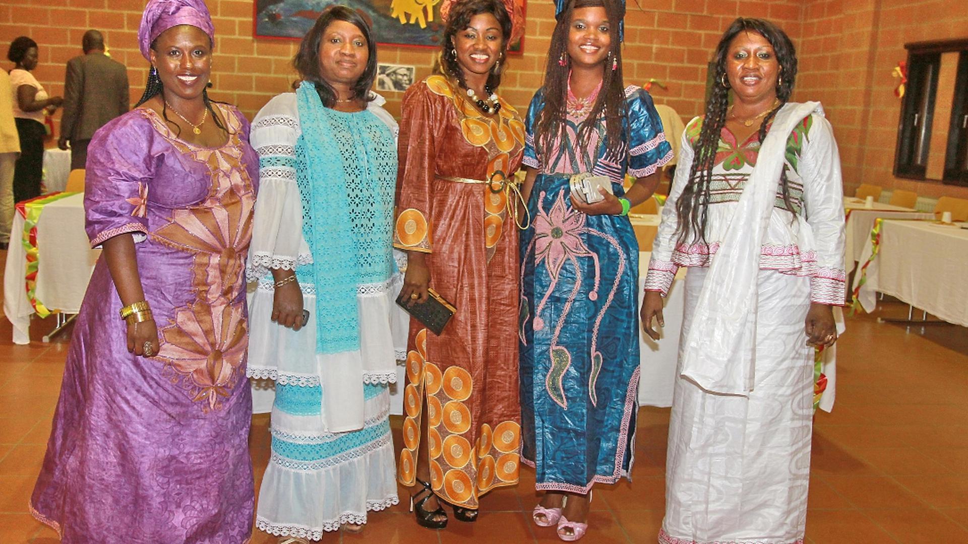 À noite a festa prosseguiu em Crutchen, desta vez num sarau organizado pela associação Luso-Guineense a que nem faltaram os trajes típicos da Guiné-Bissau