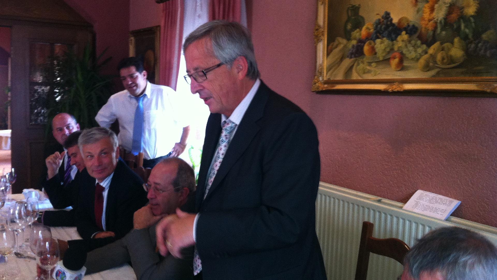 Jean-Claude Juncker, a discursar no final do almoço com os portugueses, em Bivange